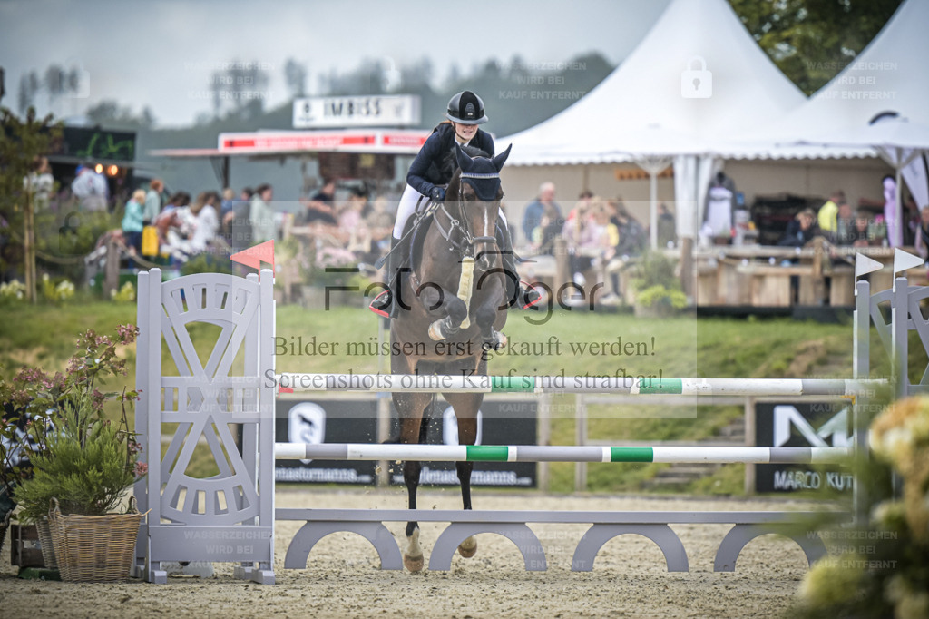 DOS_2524 | Entdecke hochwertige Reitturnierfotos von Foto Oger. Professionell, emotional und authentisch – jetzt Lieblingsmomente im Shop bestellen. - Realisiert mit Pictrs.com