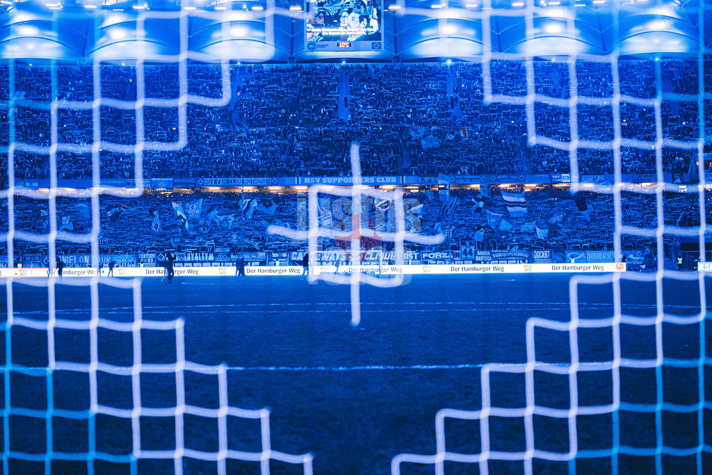 Fußball | Männer | Saison 2025/2026 | 1. Fußball-Bundesliga | 17. Spieltag | Hamburger SV vs. Bayer 04 Leverkusen | 04.03.2026 | Lichtershow vor dem Einlauf der Teams