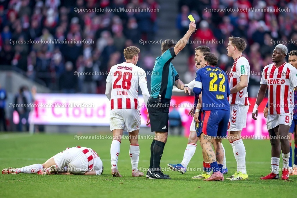 1FC08022601094 | 08.02.2026, Fußball, 1. FC Köln - RB Leipzig, 1. Fußball Bundesliga, 21. Spieltag, RheinEnergie-STADION, Saison 2025 2026: Schiedsrichter Gelbe Karte Christoph Baumgartner&nbsp;(RB Leipzig #14) David Raum&nbsp;(RB Leipzig #22)  DFB regulations prohibit any use of photographs as image sequences and or quasi-video.