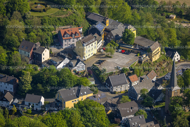 Wetter240503731 | Luftbild, Burghotel Volmarstein, Am Vorberg an der Burgruine, Fachwerkhäuser, Ehrenmal im Hintergrund, Volmarstein, Wetter, Ruhrgebiet, Nordrhein-Westfalen, Deutschland