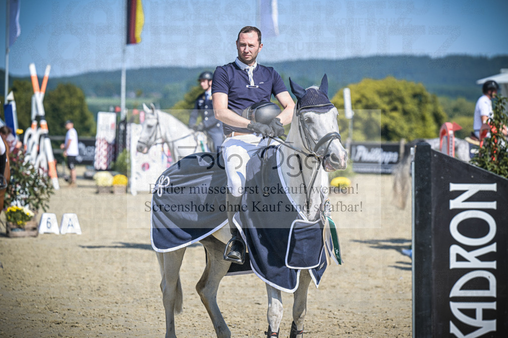 DOS_0021 | Entdecke hochwertige Reitturnierfotos von Foto Oger. Professionell, emotional und authentisch – jetzt Lieblingsmomente im Shop bestellen.Deutschlandweite Turnierfotografie. - Realisiert mit Pictrs.com