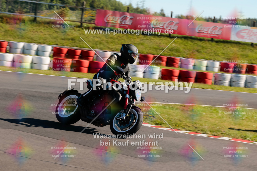Moto-TeamOBK-21355 | Hier findet Ihr Bilder von Touristenfahrten auf der Nürburgring Nordschleife oder von anderen Veranstaltungen die ich besucht habe. Viel Spass beim Durch Schauen 