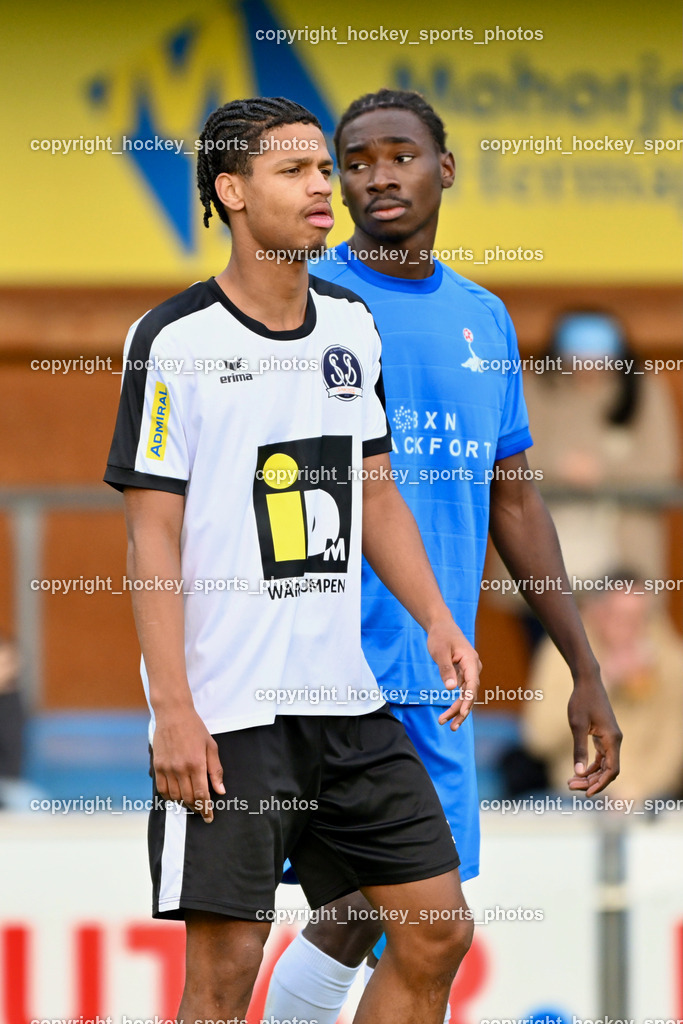 SAK vs. SV Spittal Drau 1921 | #22 Abdulmomen A. S. Bashir SV Spittal, #8 Issa Diakite SAK, SAK vs. SV Spittal Drau 1921, SAK vs. SV Spittal Drau 1921 am 23.05.2025 in Klagenfurt (Sportpark Welzenegg), Austria, (Photo by Bernd Stefan)