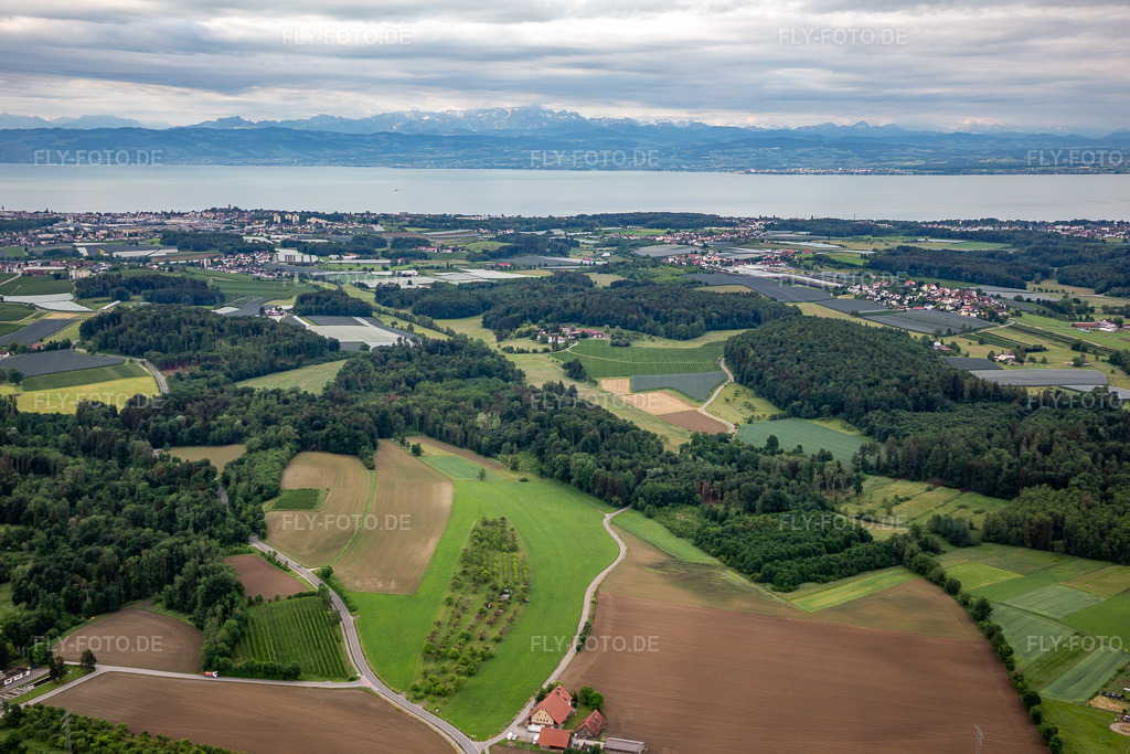 Luftbild: Bodenseepanorama von Friedrichshafen im Ortsteil Manzell in Friedrichshafen im Bundesland Baden-Württemberg in Deutschland. – Foto: IMG_131983.jpg vom 26.05.2022 durch Werner Riehm/FLY-FOTO.de – Auflösung des Originals: 5472 x 3648 px – www.friedrichshafen.de