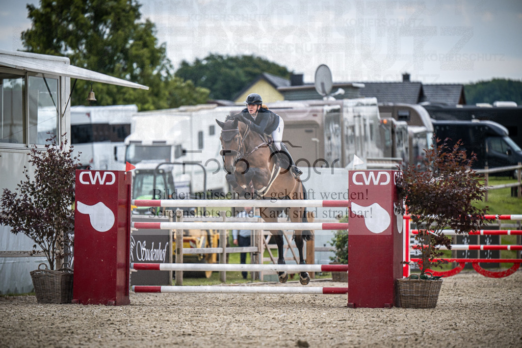 DOS_6959 | Entdecke hochwertige Reitturnierfotos von Foto Oger. Professionell, emotional und authentisch – jetzt Lieblingsmomente im Shop bestellen.Deutschlandweite Turnierfotografie. - Realisiert mit Pictrs.com