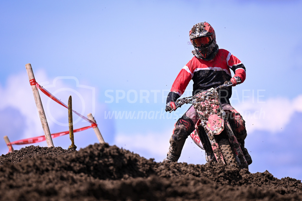 Motocross Schlatt bei Winterthur - 29. April 2023 | Fahrer in der Kategorie MX2 am Motocross Schlatt bei Winterthur, 29. April 2023.
Instagram: @mx_schlatt | @mc_wila | @sam_schweiz
Bild: Sportfotografie Markus Aeschimann | www.markus-aeschimann.ch - Realisiert mit Pictrs.com