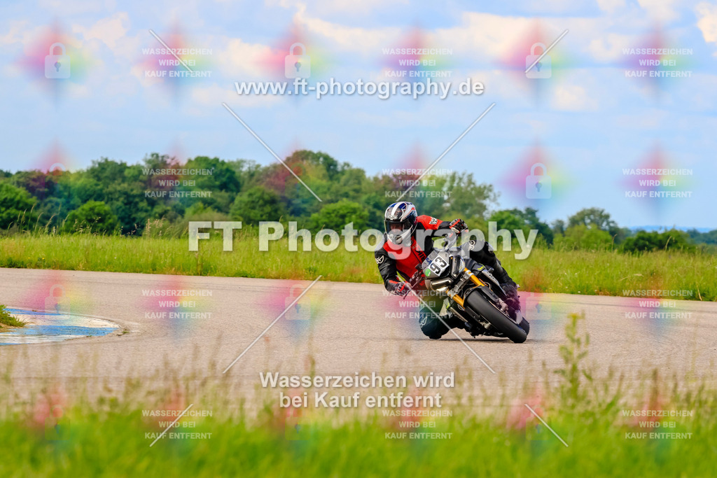 MotoTeam-1245 | Hier findet Ihr Bilder von Touristenfahrten auf der Nürburgring Nordschleife oder von anderen Veranstaltungen die ich besucht habe. Viel Spass beim Durch Schauen 