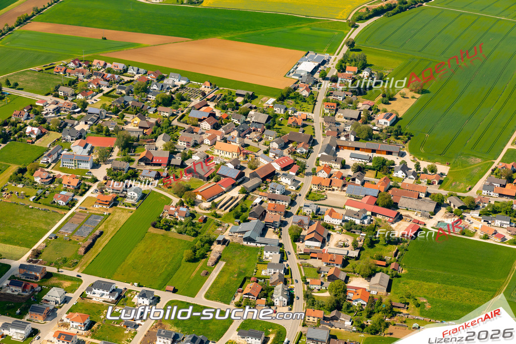 Das Luftbild zeigt : Pondorf Altmannstein - Die Luftaufnahme wurde 2024 vom UL-Flugzeug aus erstellt ( keine Drohne ) - Hochauflösende Luftaufnahme - Für grossformatige Ausdrucke geeignet. Die Geschenkidee !Mit Lizenz und Bildrechte bestellbar