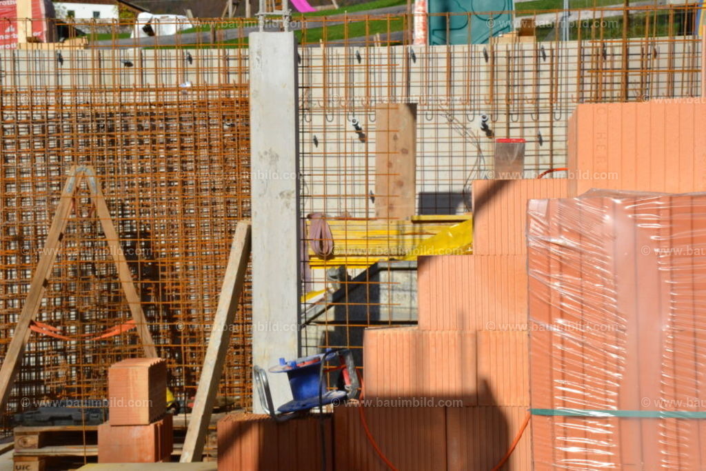 bib-lg04-betonarbeiten-0609 | Nach LV-Leistungsgruppen sortierte Detailfotos über den Bau eines Hauses. Alle Hausbau-Bilder direkt vom Urheber und Autor der Website Haus-Selber-Bauen.com