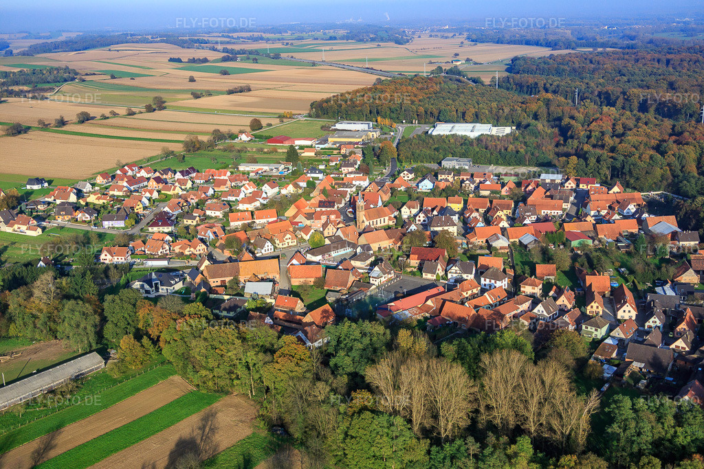 Luftbild: Ortsansicht von Westen in Schaffhouse-près-Seltz im Bundesland Bas-Rhin in Frankreich. – Foto: IMG_075697.jpg vom 01.11.2014 durch Werner Riehm/FLY-FOTO.de – Auflösung des Originals: 5472 x 3648 px