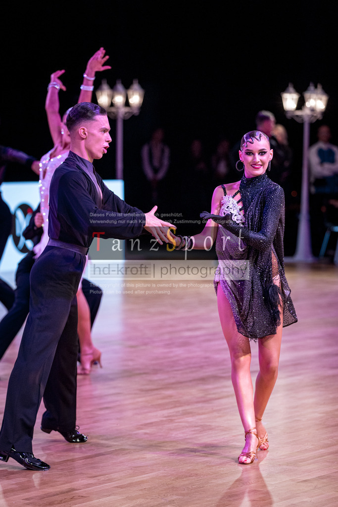 20251213_Baltic-GP_1565-2 | Tanzsportbilder, Standardtanz, Lateintanz, WDSF, DTV, LTVB, dancecomp, goc, hessen tanzt, blaues band der spree, walzer, tango, wiener walzer, slowfox, quickstepp, samba, rumba, cha-cha-cha, paso doble. jive, hd-kroft photography, turniertanzsport