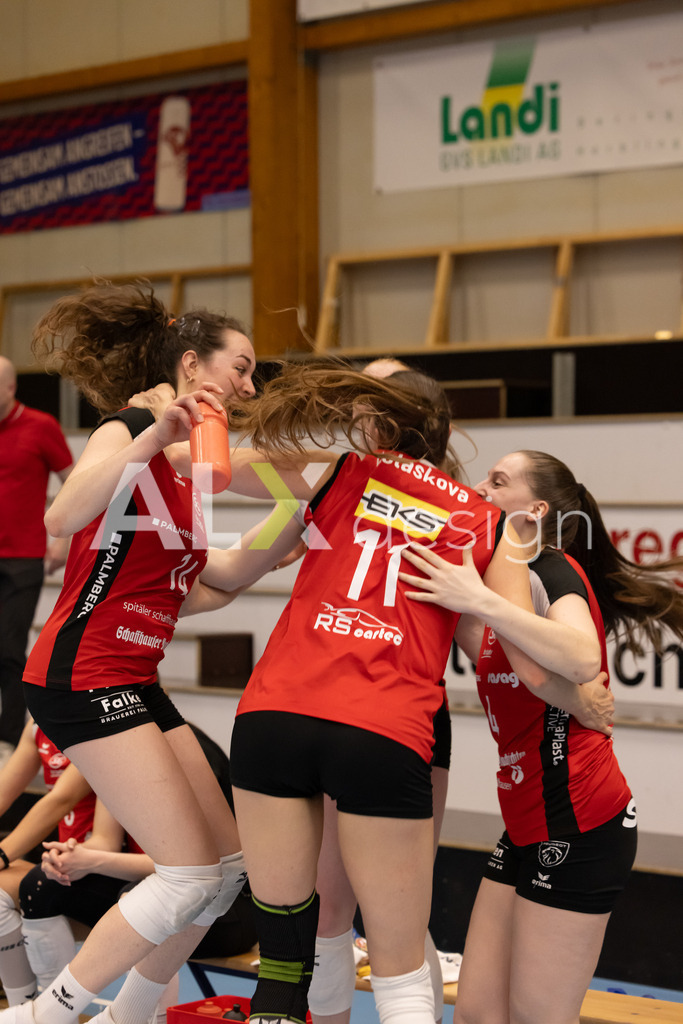 Volleyball I Frauen I Saison 2025-2026 I Volleyball NLA | Women I 1/2 Finals I  VC Kanti Schaffhausen - Sm'Aesch Pfeffingen I 22.03.2026 | Jubel zum Sieg von VC Kanti Schaffhausen - Realisiert mit Pictrs.com