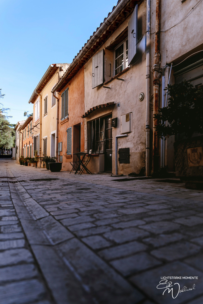 Saint Tropez | Herzlich willkommen auf meiner Seite! Ich bin Elke Wallnisch, Deine Fotografin für lichtstarke Momente. Der Name steht für alles, was mich mit der Fotografie verbindet: Das Licht und seine machtvolle Wirkung auf eine Situation oder unsere Stimmung - Realisiert mit Pictrs.com