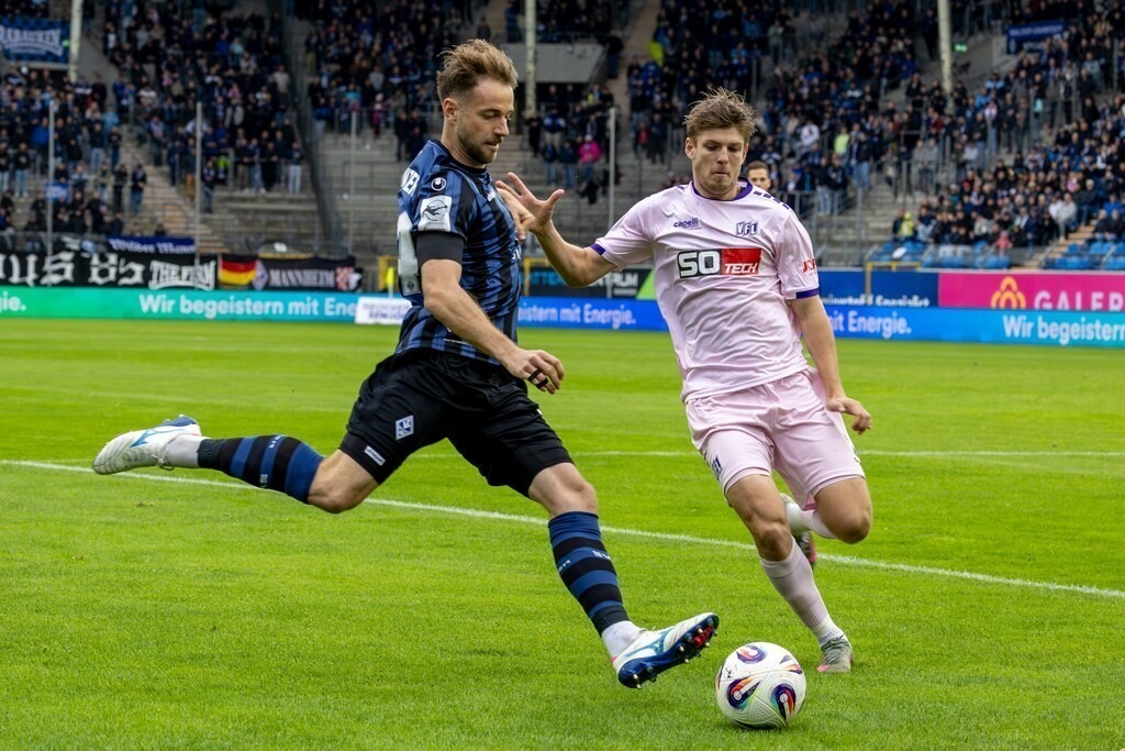 Fußball 3. Liga Saison 2025/26, 10. Spieltag: Waldhof Mannheim gegen VfL Osnabrück***Am Ball: Lukas Klünter (24, Mannheim) | Fußball 3. Liga Saison 2025/26, 10. Spieltag: Waldhof Mannheim gegen VfL Osnabrück***Am Ball: Lukas Klünter (24, Mannheim) - Realisiert mit Pictrs.com