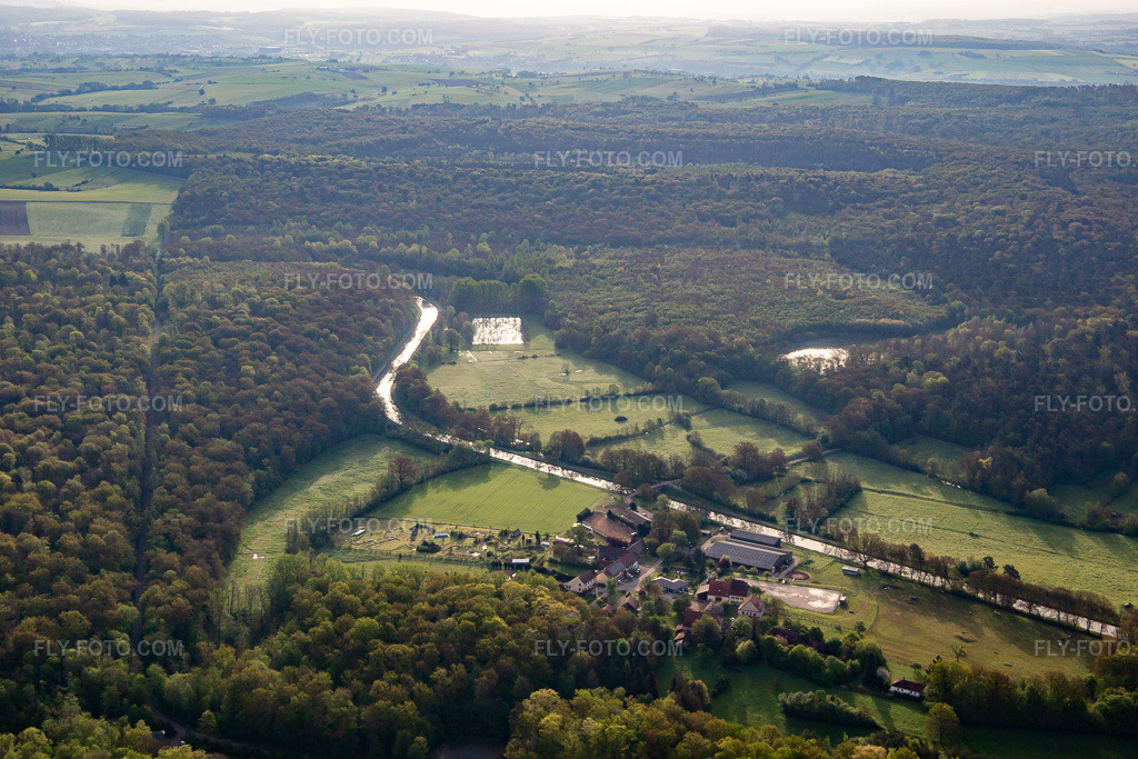 Aerial view: Parc Nature de Cheval in Neuweyerhof in Altwiller in the state Bas-Rhin, France. – Photo: IMG_140579.jpg taken on 05/01/2024 by Werner Riehm/FLY-FOTO.com – Resolution of the original: 5472 x 3648 px – PARC-NATUREDECHEVAL.FR