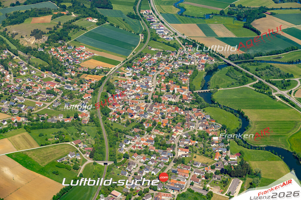 Die Luftaufnahme Ebermergen - Harburg wurde 2022 vom Flugzeug aus (keine Drohne) erstellt. Hohe Auflösung -für große Poster und Wandbilder geeignet - Garantiert!