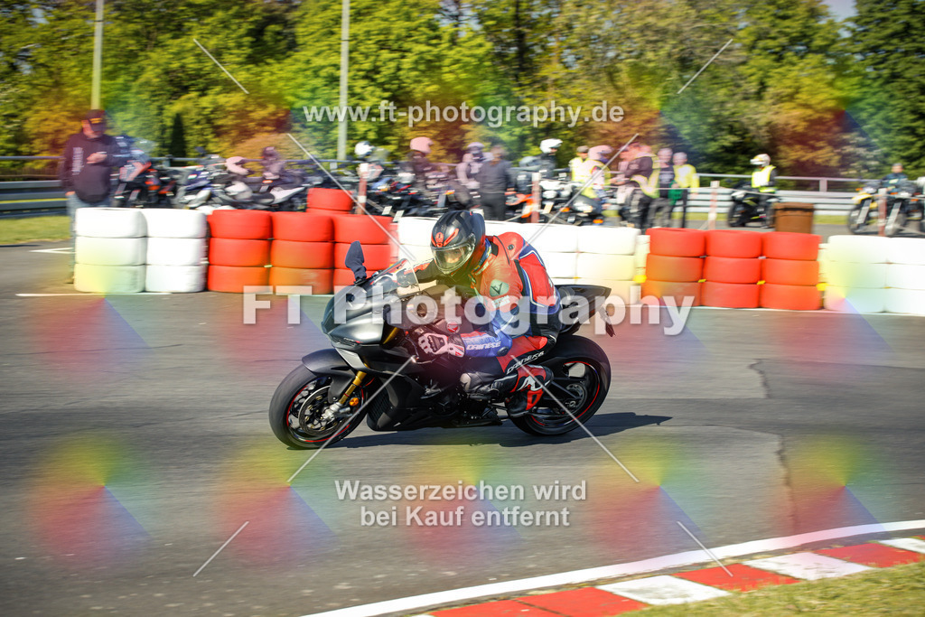 OBK_Mai_Justin_Uwe-10223 | Hier findet Ihr Bilder von Touristenfahrten auf der Nürburgring Nordschleife oder von anderen Veranstaltungen die ich besucht habe. Viel Spass beim Durch Schauen 