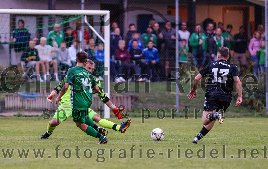 2023-07-25_085_SpVgg_Neuching_gegen_FC_Finsing | Neuching, Deutschland, 25.07.2023:
Fußball, A-Klasse 2023 / 2024, Toto Pokal, SpVgg Neuching gegen FC Finsing, Endergebnis: 2:4

Torwart Daniel Schröder (FC Finsing, #1), Manuel Fellermair (SpVgg Neuching, #14), Patrick Forchhammer (FC Finsing, #13)

Foto: Christian Riedel / fotografie-riedel.net