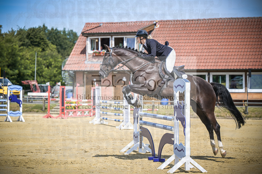 DOS_7687 | Entdecke hochwertige Reitturnierfotos von Foto Oger. Professionell, emotional und authentisch – jetzt Lieblingsmomente im Shop bestellen.Deutschlandweite Turnierfotografie. - Realisiert mit Pictrs.com