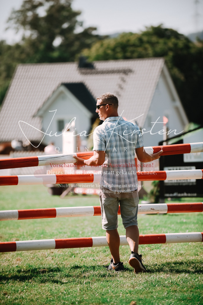 DSC_3656 | Pferde- und Turnierfotografie in Westsachsen. Pferdeportraits, Auftragszeichnungen und intuitive Kunst.