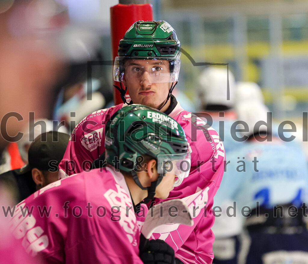 2025-10-05_055_TSV_Erding_gegen_Heilbronner_Falken | Erding, Deutschland, 05.10.2025:Eishockey, Oberliga Süd 2025 / 2026, 6. Spieltag, TSV Erding gegen Heilbronner Falken, Endergebnis: 3:1Björn Salhi (Erding Gladiators, #13)Foto: Christian Riedel / fotografie-riedel.net