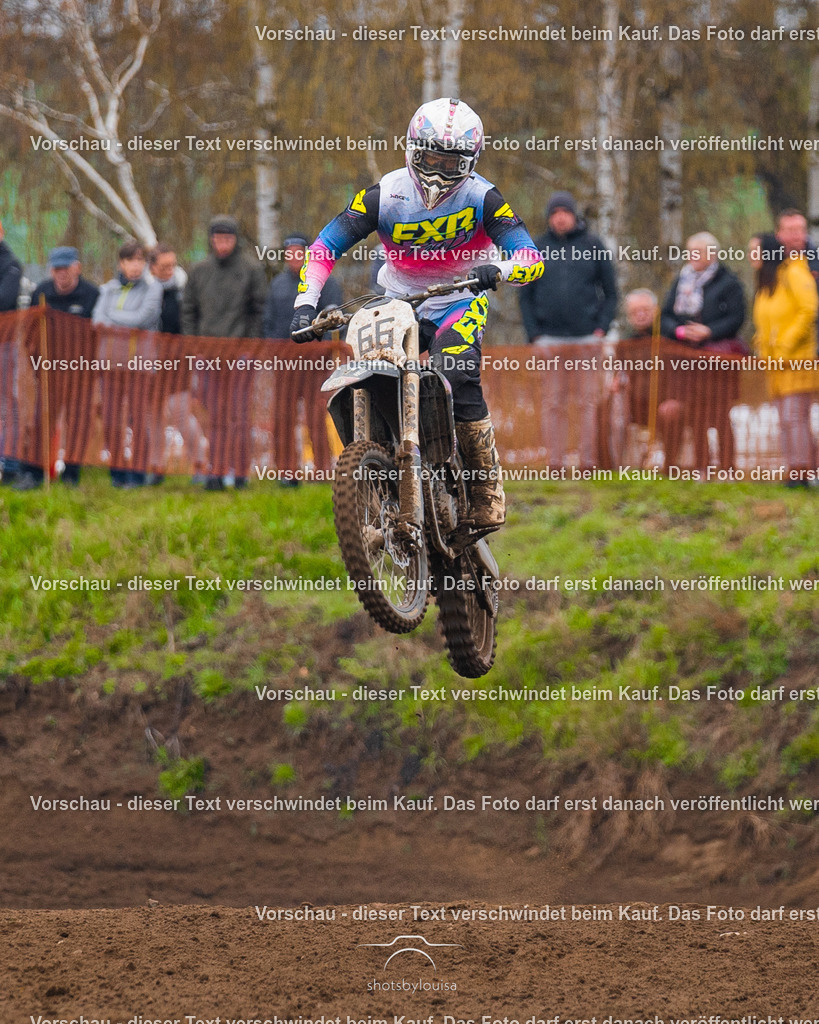 20260412_MCCBensdorf-0736 | Sportfotografin aus Berlin-Brandenburg mit Fokus auf Motocross. Ich halte deine sportliche Leistung und echte Emotionen auf und neben der Strecke professionell fest. Entdecke die Fotos von deinem Rennen und bestelle sie direkt hier im Shop.