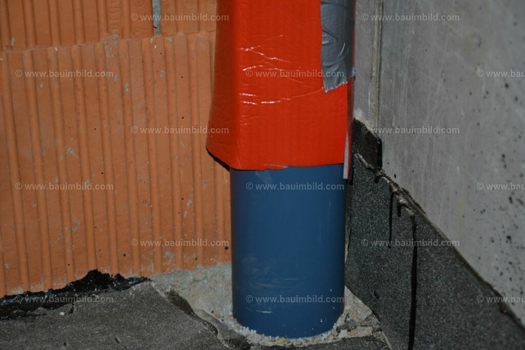 bib-lg15-sanitaer-0094 | Nach LV-Leistungsgruppen sortierte Detailfotos über den Bau eines Hauses. Alle Hausbau-Bilder direkt vom Urheber und Autor der Website Haus-Selber-Bauen.com