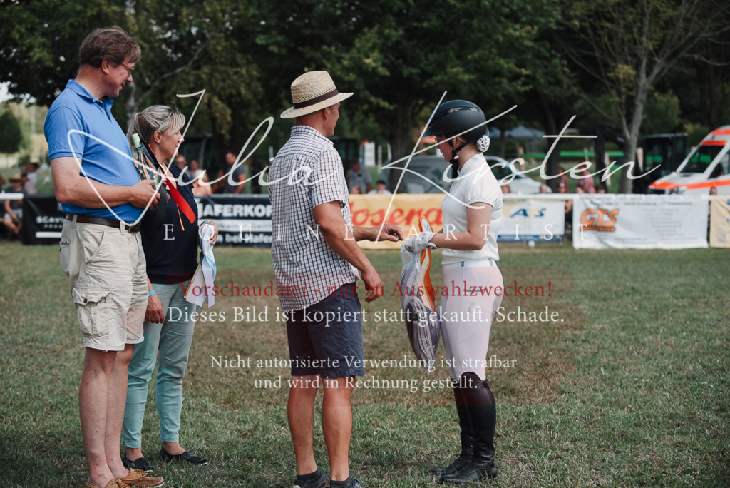 DSC_5880 | Pferde- und Turnierfotografie in Westsachsen. Pferdeportraits, Auftragszeichnungen und intuitive Kunst.