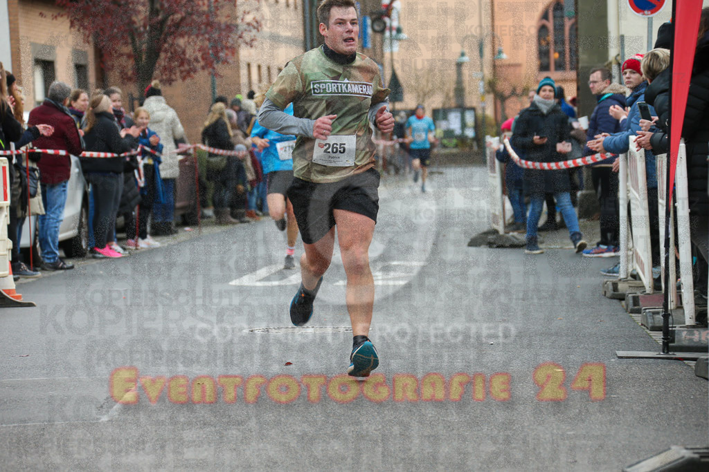 221127_1212_EX1_2084 | Sportfotografie im Rhein-Sieg Kreis, Köln, Bonn, NRW, Rheinland Pfalz, Hessen, etc. Unser Tätigkeitsfeld umfasst den Laufsport vom Volkslauf über den Marathon, Duathlon, Triathon bis zum Ultralauf wie Kölnpfad Ultra oder Schindertrail.