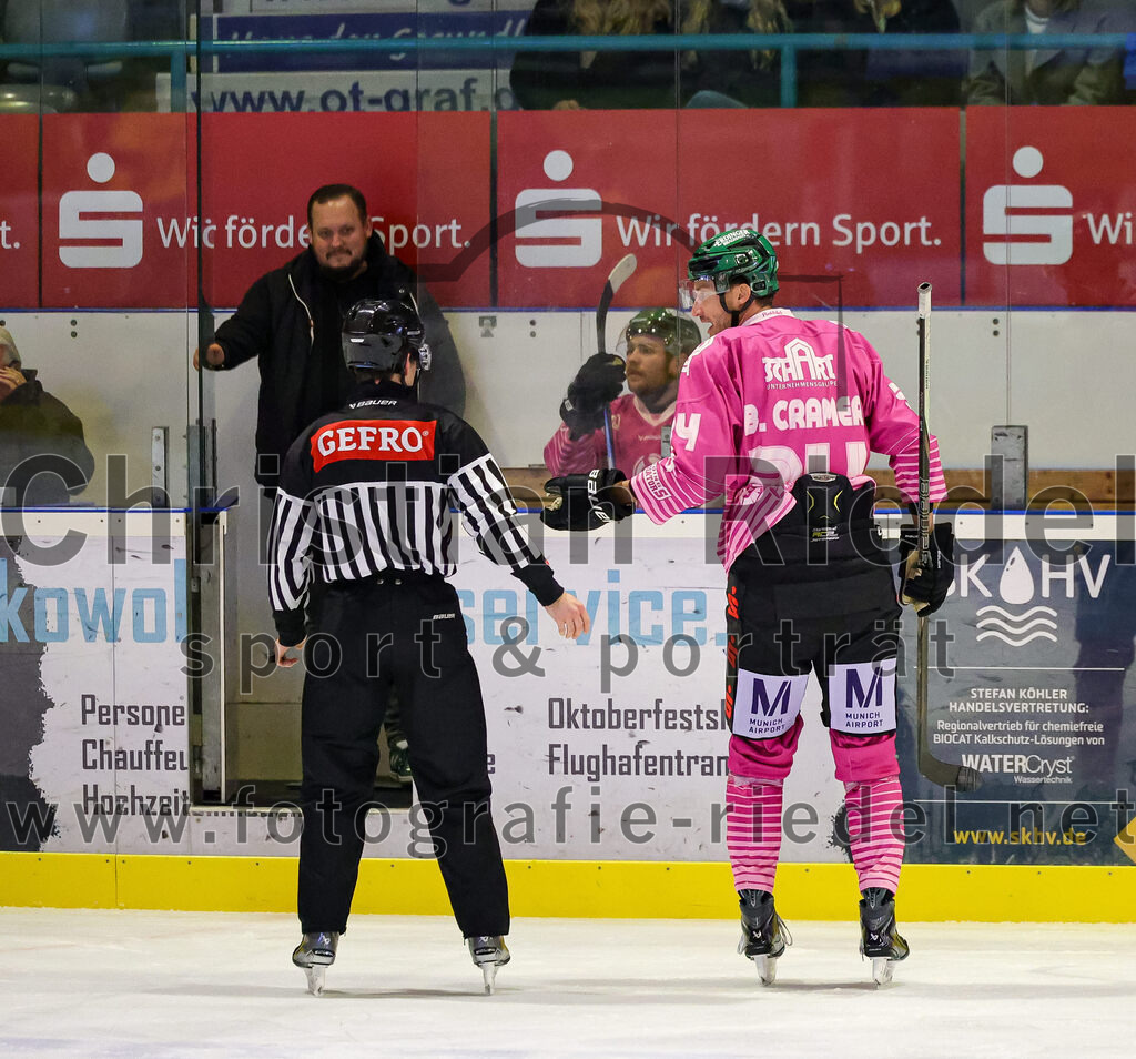 2025-10-28_128_TSV_Erding_gegen_Toelzer_Loewen | Erding, Deutschland, 28.10.2025:Eishockey, Oberliga Süd 2025 / 2026, 13. Spieltag, TSV Erding gegen Tölzer Löwen, Endergebnis: 2:5Bastian Cramer (Erding Gladiators, #34)Foto: Christian Riedel / fotografie-riedel.net