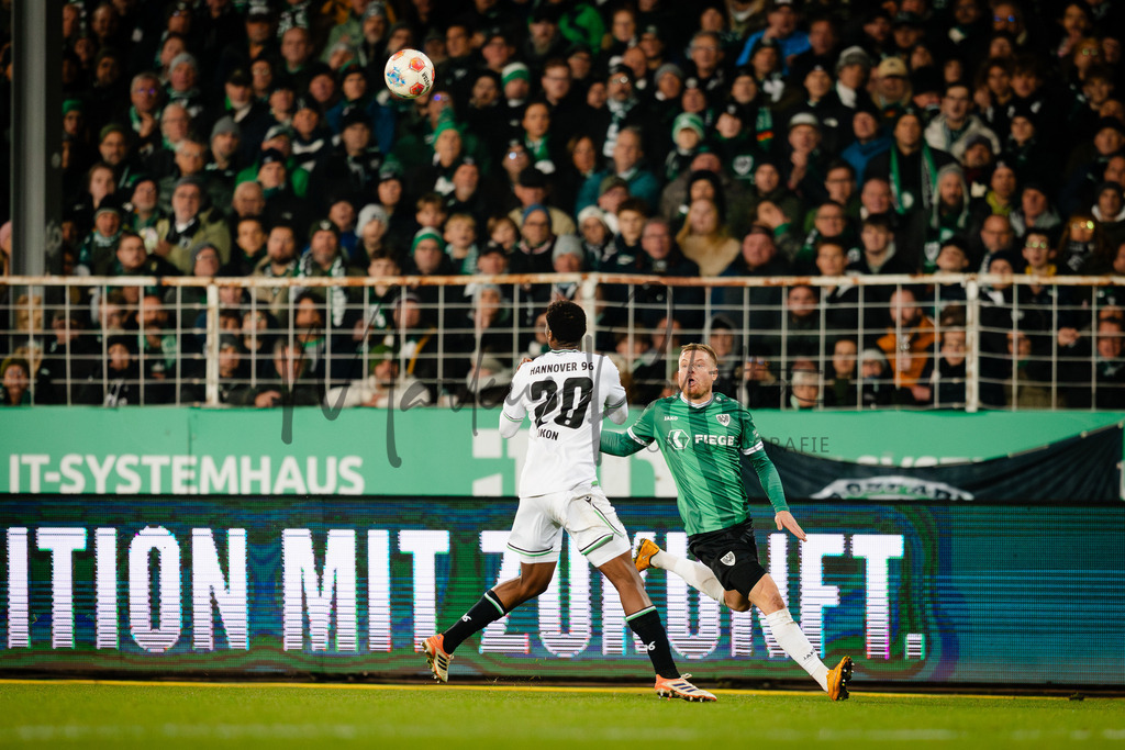 2. Bundesliga, Saison 2025/26, 15. Spieltag: SC Preußen Münster - Hannover 96 | Münster, 05.12.2025: 2. Bundesliga, 15. Spieltag, SC Preußen Münster gegen Hannover 96 im LVM-Preußenstadion in Münster. Foto: sportfotografie.ms | Markus Paletta - Realisiert mit Pictrs.com