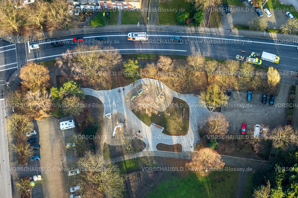 Bottrop251204098Kirchhellen | Luftbild, bewaldeter Park und Spielplatz Kirchhellener Ring, Kirchhellen, Bottrop, Ruhrgebiet, Nordrhein-Westfalen, Deutschland