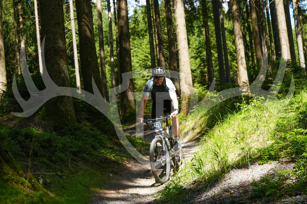 FC604013 | Fotogalerie der Treibjagd im Dunkelwald - Dein MTB Etappenrennen im Erzgebirge - Realisiert mit Pictrs.com