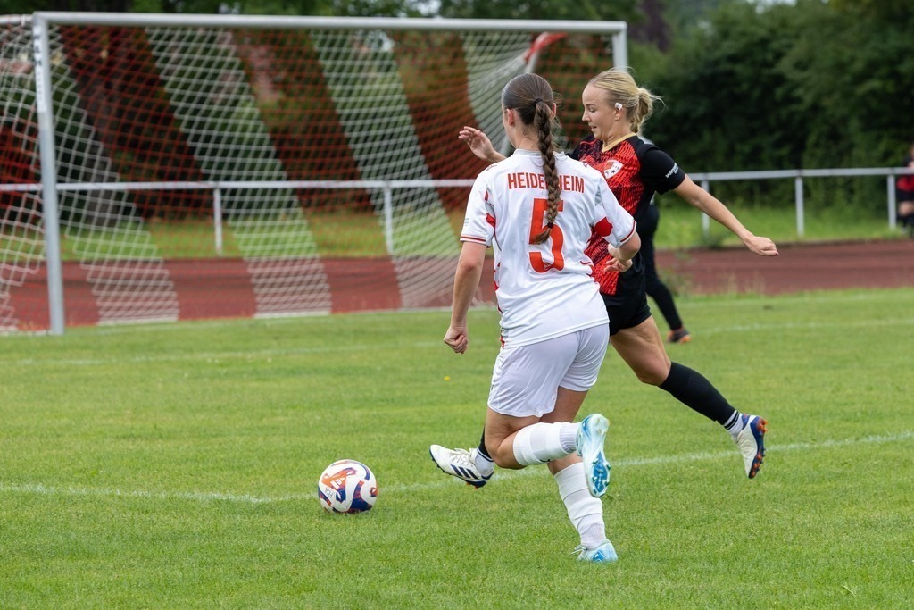 Fußball I FRAUEN I Saison 2025-2026 I Freundschaftsspiel I SGM Alfdorf-Mögglingen - 1FC Heidenheim 1846 I_250817_8624 | Fotopresso – Sportfotografie in Heidenheim & Umgebung. Professionelle Sportfotografie für unvergessliche Momente. Dynamische Action-Shots, emotionale Szenen & hochwertige Bilder. - Realisiert mit Pictrs.com