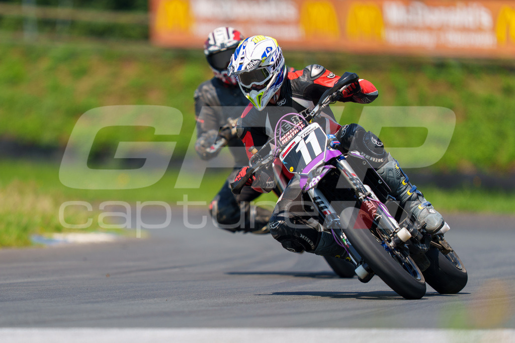 G-Cup + Supermoto Staatsmeisterschaft + Hungarian Supermoto Championship | GRIPcapture steht für authentische Sportfotografie in Österreich – für Momente, die mehr sind als Geschwindigkeit oder Ergebnis. Es geht um Emotion, Spannung, Fokus und den Augenblick, der oft nur einen Wimpernschlag dauert.Ob Motorsport, Teamsport oder 