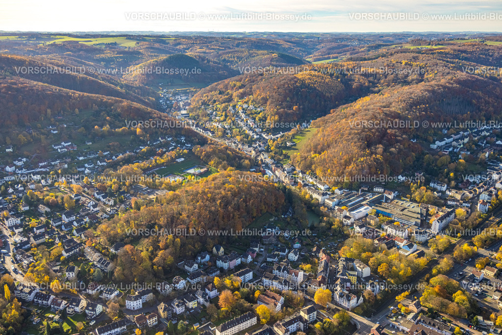 Hagen251103751 | Luftbild, waldige Hügellandschaft und Wohngebiet an der Voerder Straße, herbstliche Bäume,  Haspe, Hagen, Ruhrgebiet, Nordrhein-Westfalen, Deutschland