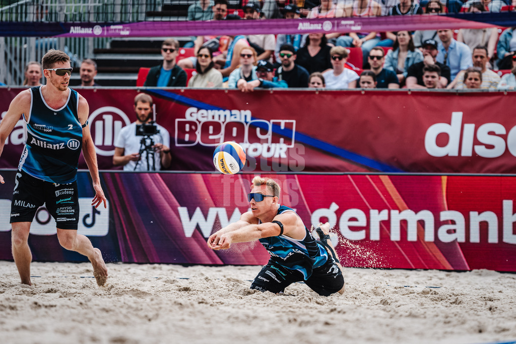 Beachvolleyball | Männer | German Beach Tour 2024 | Tourstop Düsseldorf | 18.05.2024 | Jonas Reinhardt nimmt den Ball an