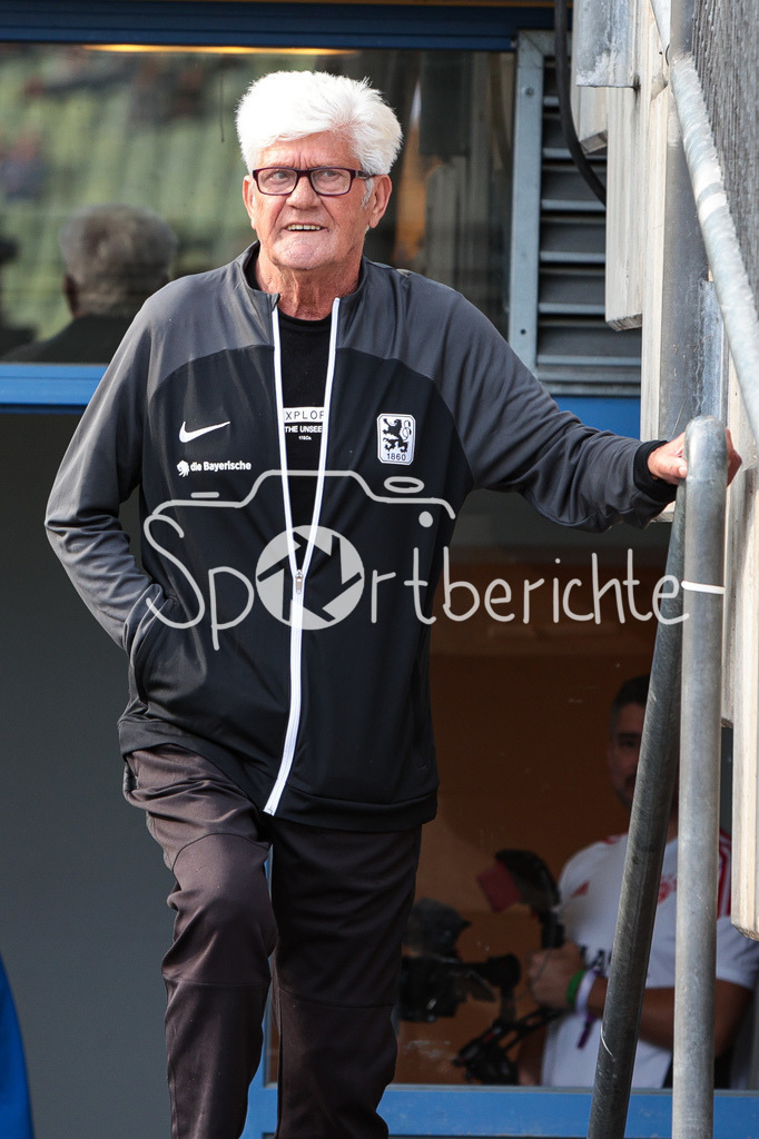 FC Bayern Muenchen - TSV 1860 Muenchen | Loewen Trainer Werner Lorant in Aktion