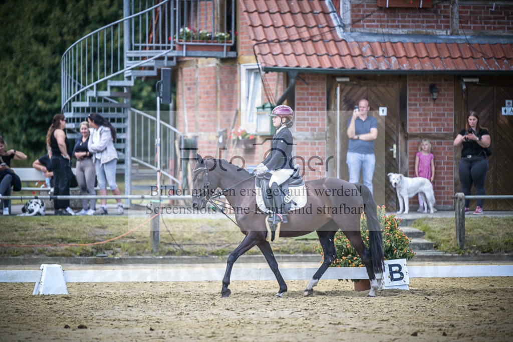 DOS_6364 | Entdecke hochwertige Reitturnierfotos von Foto Oger. Professionell, emotional und authentisch – jetzt Lieblingsmomente im Shop bestellen.Deutschlandweite Turnierfotografie. - Realisiert mit Pictrs.com