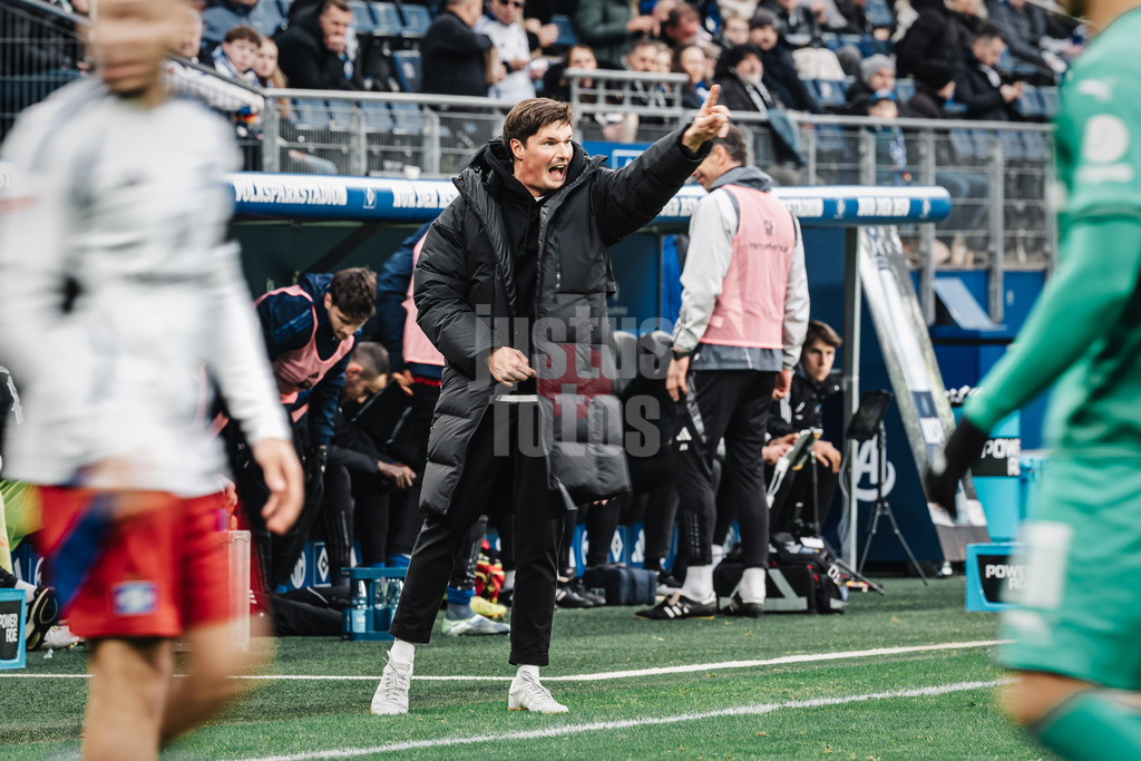 Fußball | Männer | Saison 2024/2025 | 2. Fußball-Bundesliga | 17. Spieltag | Hamburger SV vs. SpVgg Greuther Fürth | 21.12.2024 | Trainer Merlin Polzin (HSV)