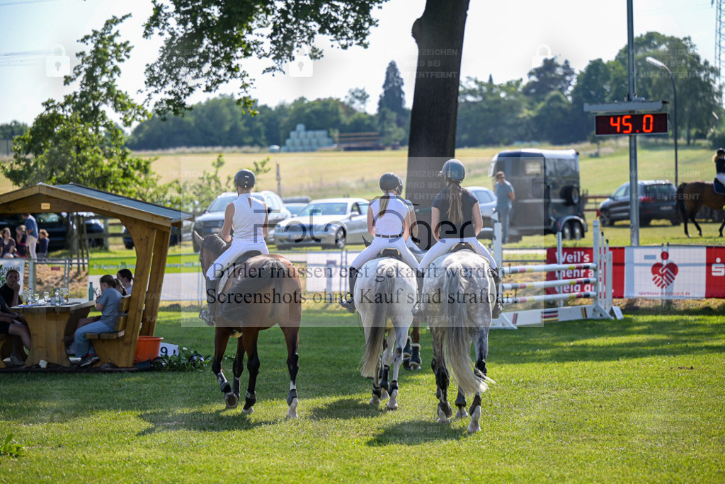 Reitturnier Voxtrup | Entdecke hochwertige Reitturnierfotos von Foto Oger. Professionell, emotional und authentisch – jetzt Lieblingsmomente im Shop bestellen. - Realisiert mit Pictrs.com