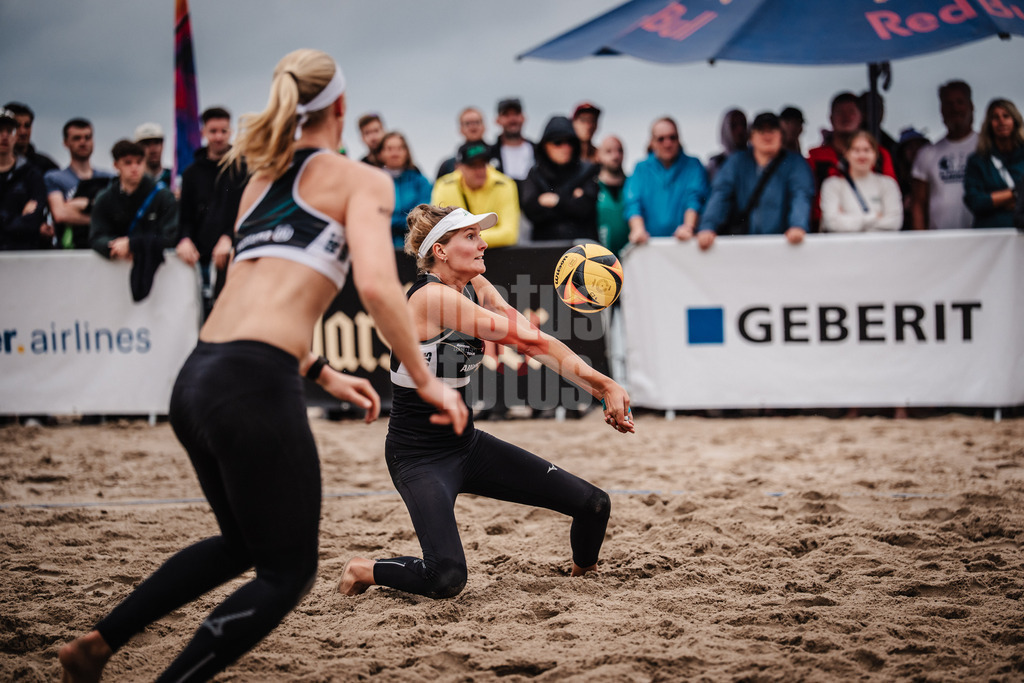 Beachvolleyball | Frauen | Deutsche Meisterschaften 2025 Timmendorfer Strand | 05.09.2025 | Sarah Schulz nimmt den Ball an