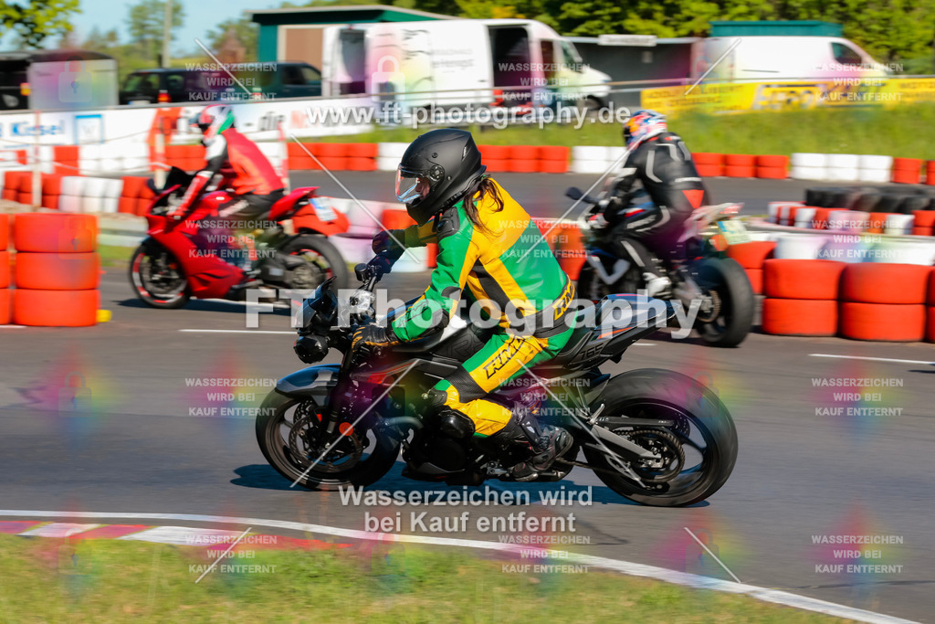 Moto-TeamOBK-21135 | Hier findet Ihr Bilder von Touristenfahrten auf der Nürburgring Nordschleife oder von anderen Veranstaltungen die ich besucht habe. Viel Spass beim Durch Schauen 