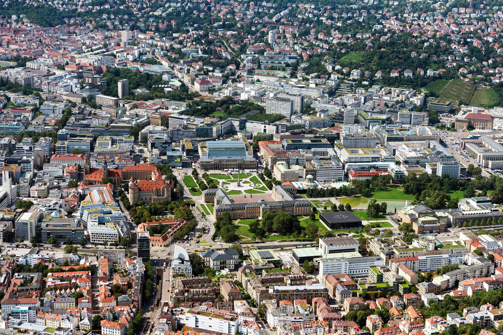 dr__0071720.jpg | STUTTGART 12.08.2021 Stadtansicht des Innenstadtbereiches in Stuttgart im Bundesland Baden-Württemberg, Deutschland. // City view on down town in Stuttgart in the state Baden-Wurttemberg, Germany. Foto: Daniel Reiter