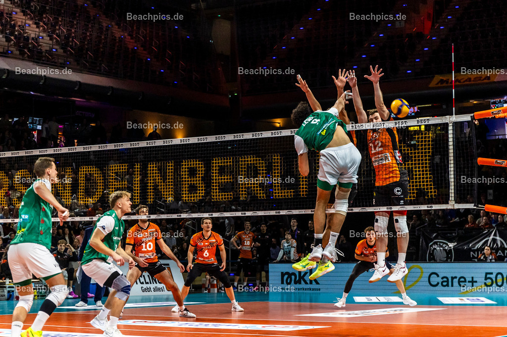 2024-00111633-Bundesliga-BR-Volleys-Haching-München |  16.11.2024; Berlin Foto: Gerold Rebsch - www.beachpics.de