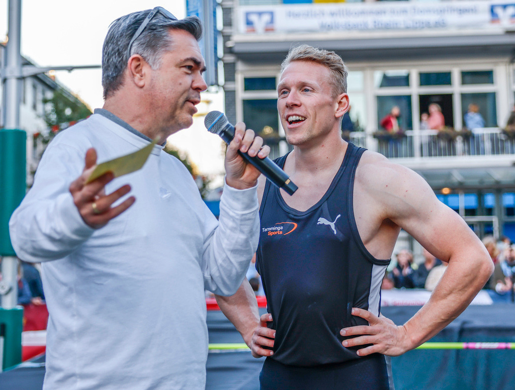 top-top.de 240913-213 | Foto, Video, Fotografie, Videografie, Fotobox, DJ, Discjockey, Musik, Musikbox, Veranstaltung, Photobooth, Amazon, Ebay, Buchtipp, Bestseller, Autor, Verlag, Buch, Wesel, Hamminkeln, NRW, Dinslaken, Rees, Drohne, Hochzeit, Party, Fotobox, Wesel, Fotograf