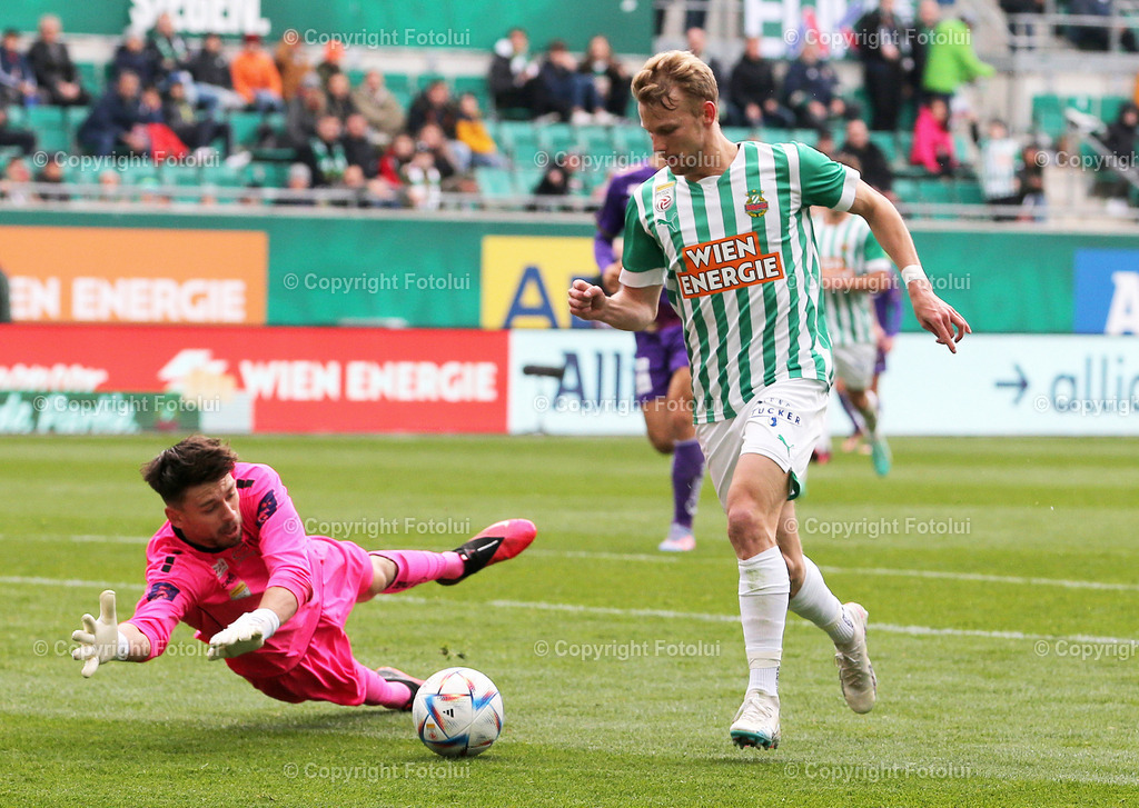 A_LUI_09042023_07 | SPORT,FUSSBALL,ADMIRAL BUNDESLIGA SK RAPID WIEN- AUSTRIA KLAGENFURT 09.04.2023 IM BILD: PHILLIP MENZEL (KLAGENFURT) UND MARCO GRUELL (SK RAPID WIEN ) FOTO:FOTOLUI/MW