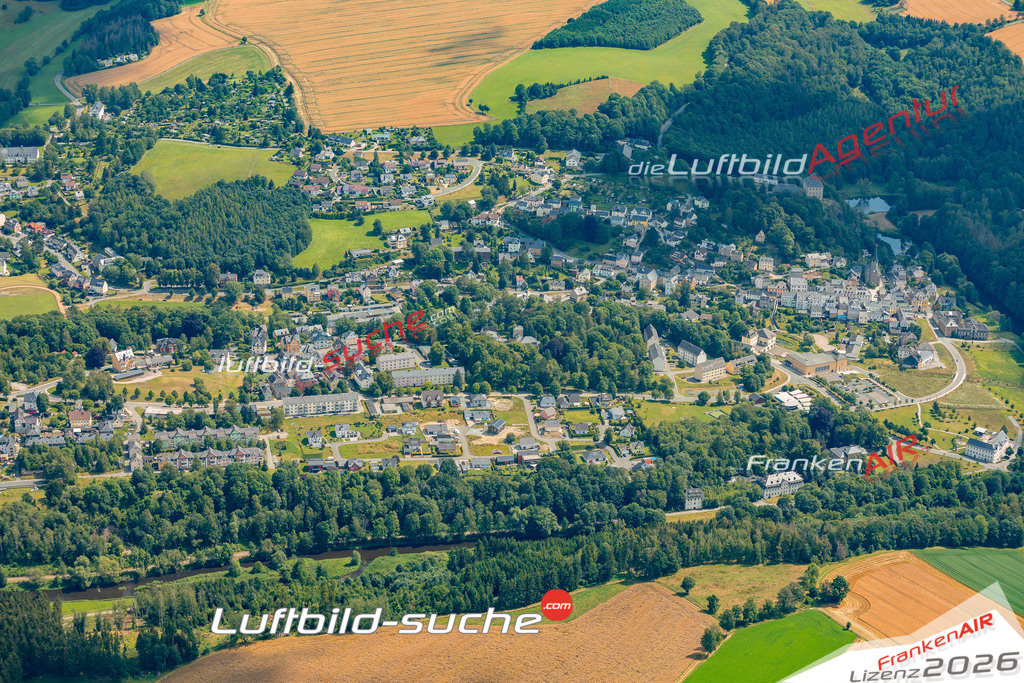 Das Luftbild zeigt :  Hirschberg - Die Luftaufnahme wurde 2024 vom UL-Flugzeug aus erstellt ( keine Drohne ) - Hochauflösende Luftaufnahme - Für grossformatige Ausdrucke geeignet. Die Geschenkidee !Mit Lizenz und Bildrechte bestellbar