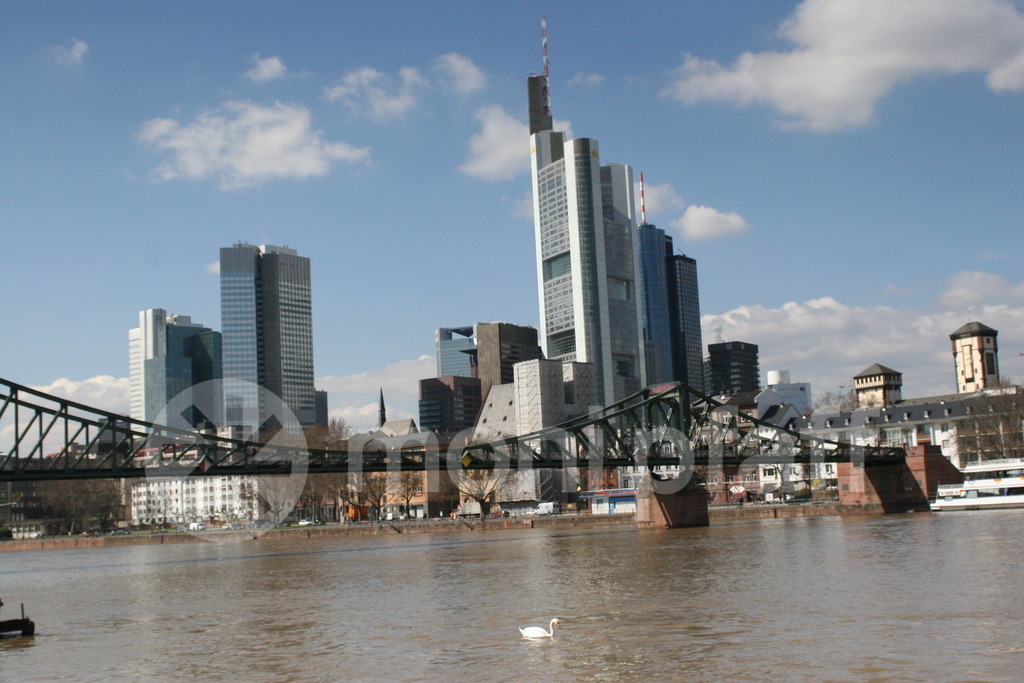 Frankfurter Skyline mit Mainblick | Online-Shop | monipfaff.de - Realisiert mit Pictrs.com