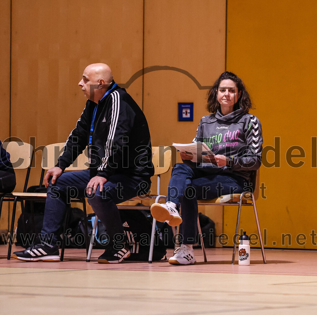 2025-01-11_063_SpVgg_Altenerding_gegen_HF_Scheyern | Erding, Deutschland, 11.01.2025:Handball, Bezirksoberliga Frauen Altbayern 2024 / 2024, 10. Spieltag, SpVgg Altenerding gegen HF Scheyern, Endergebnis: 20:23Trainer Michael Wienerl (SpVgg Altenerding), Trainer Birgit Steininger (SpVgg Altenerding)Foto: Christian Riedel / fotografie-riedel.net